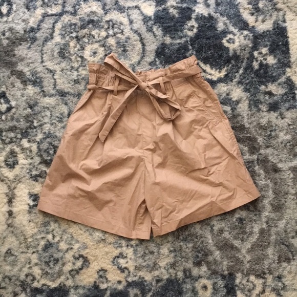 DONATING SOON Uniqlo Khaki Paper Bag Shorts - Picture 2 of 3